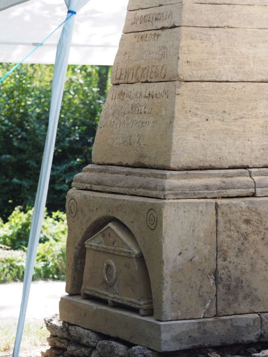 Cmentarz bazyliański, Krzemieniec Instytut POLONIKA