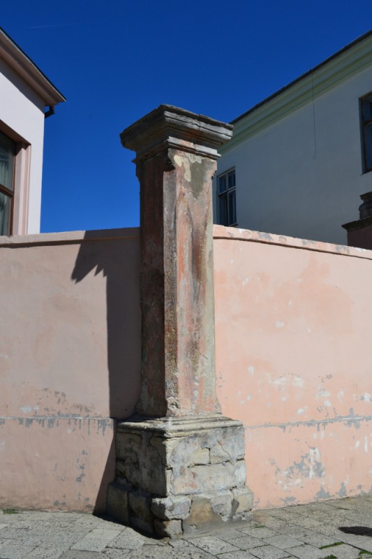 Kapliczka Sykstów, Lwów, Ukraina, Instytut POLONIKA