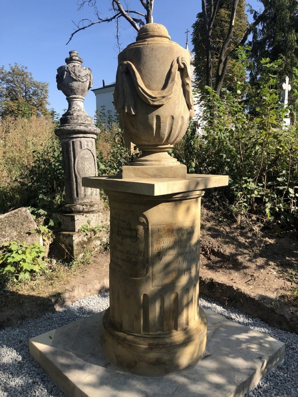 Nagrobek Franciszka Szlamowskiego, Franciszki ze Szlamowskich Majewskiej Kollaper i Korneli z Majewskich Cziszak po konserwacji