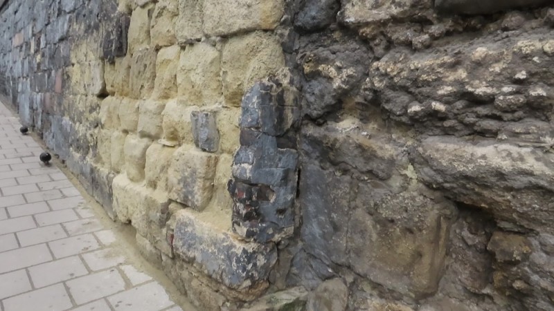 Mur kościoła św. Antoniego we Lwowie |