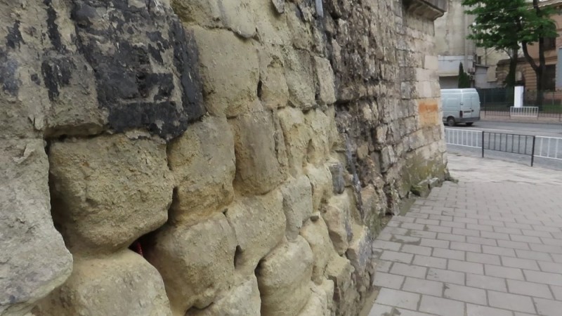 Mur kościoła św. Antoniego we Lwowie